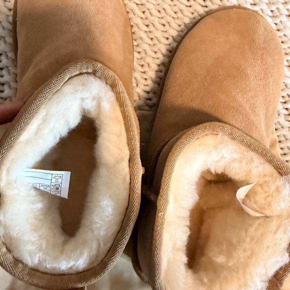 UGG Classic Chestnut Sheepskin Boots - Picture 4 of 4